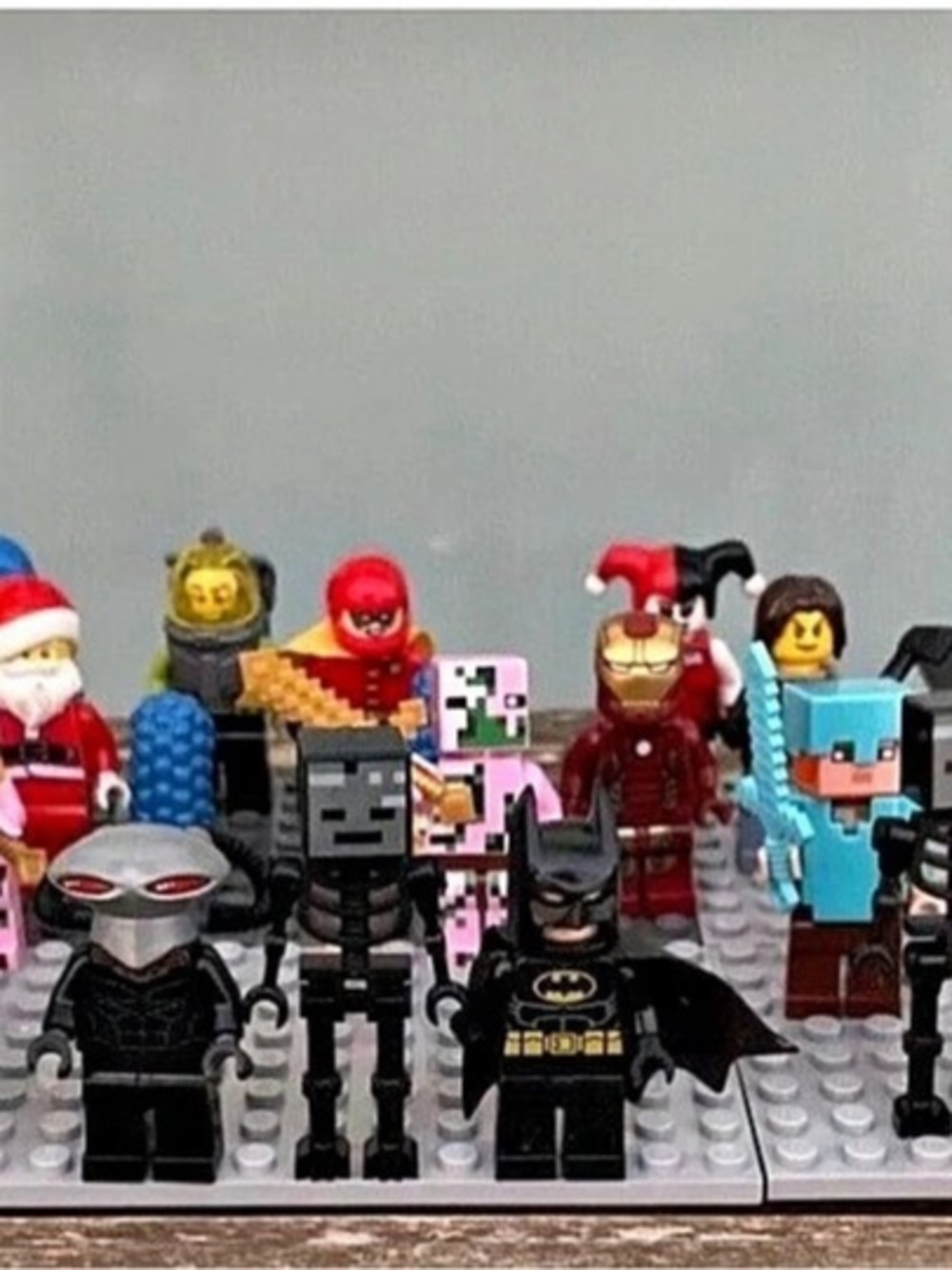 Lego Minifigures Lot Of 27 Figures Rare + Minecraft Lego 21222 (untested)